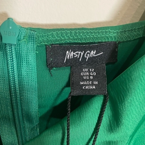 Nasty Gal Satin V Neck Slit Side Maxi Dress Green Size 8 NWT - Picture 8 of 9